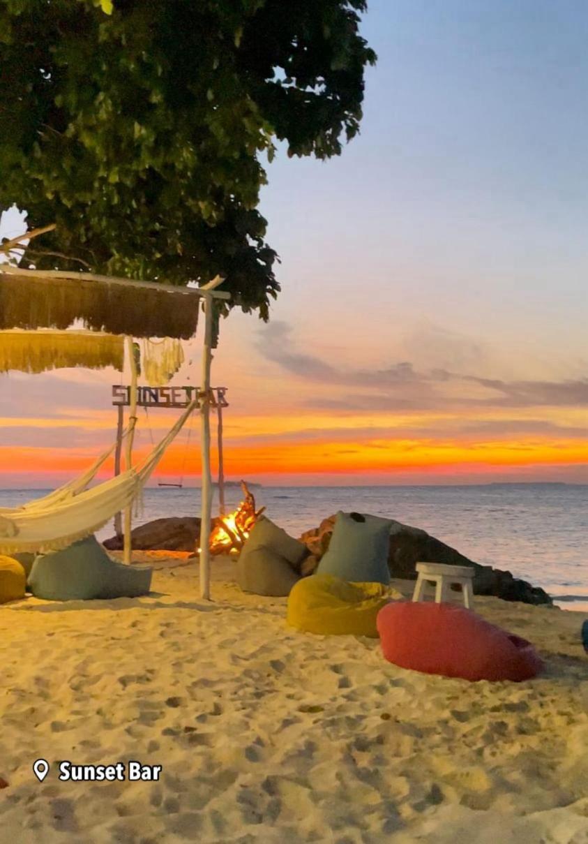 Loyal Friend Hostel Karimunjawa Esterno foto