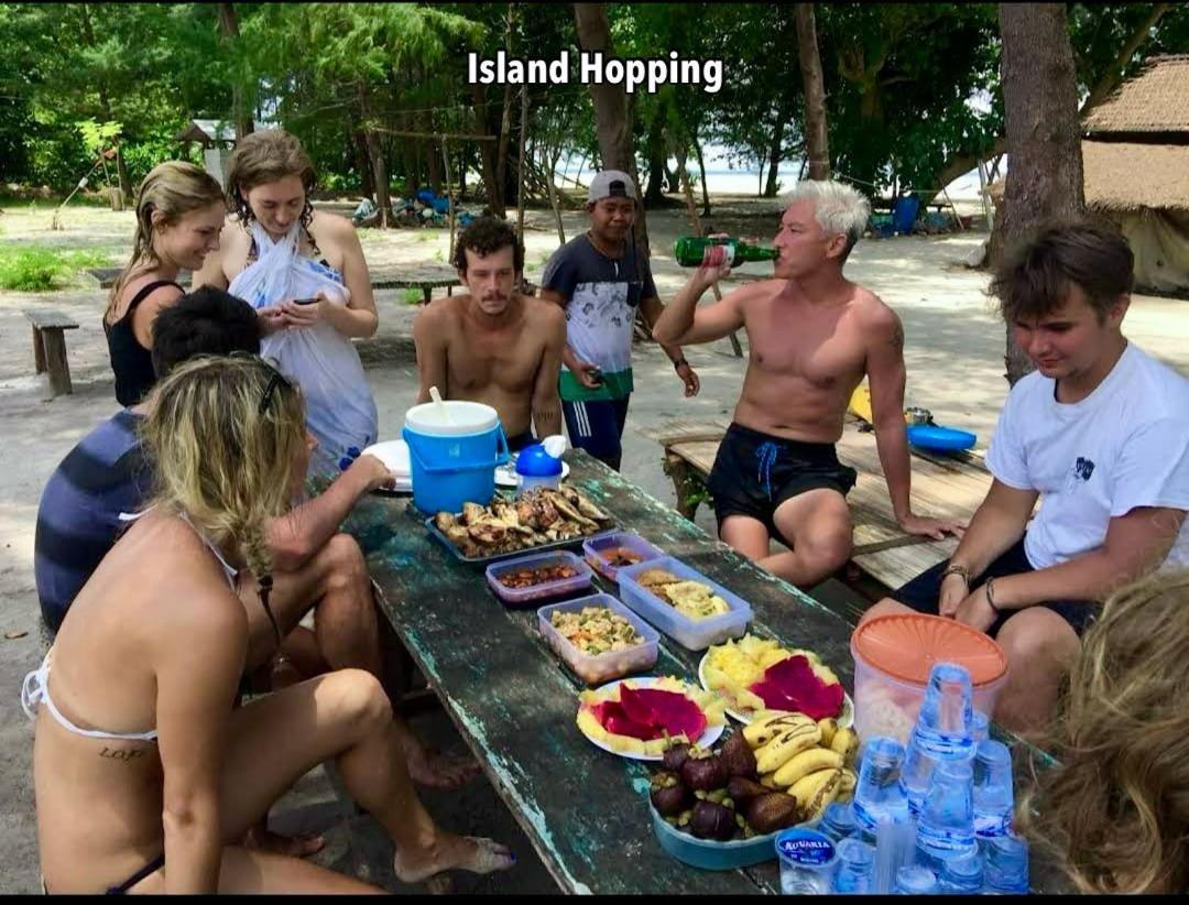 Loyal Friend Hostel Karimunjawa Esterno foto