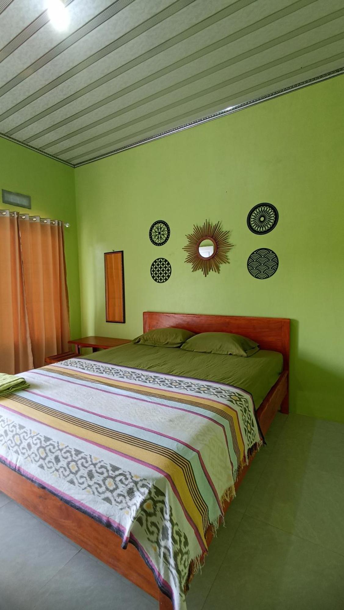 Loyal Friend Hostel Karimunjawa Esterno foto