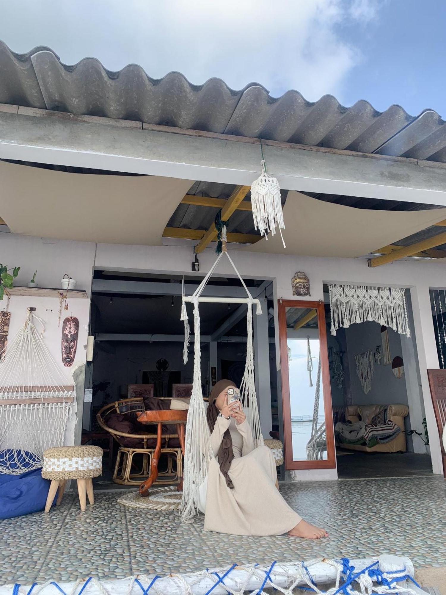 Loyal Friend Hostel Karimunjawa Esterno foto