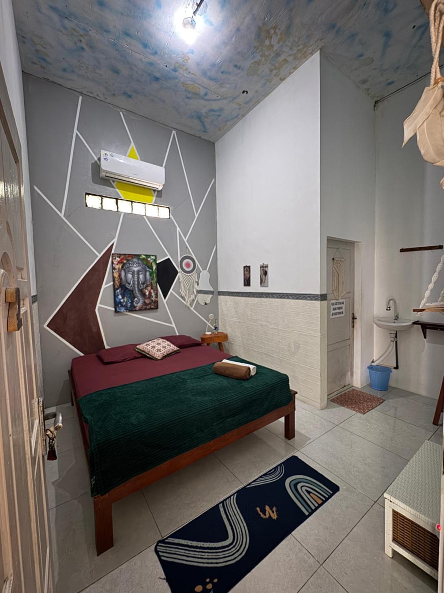 Loyal Friend Hostel Karimunjawa Esterno foto