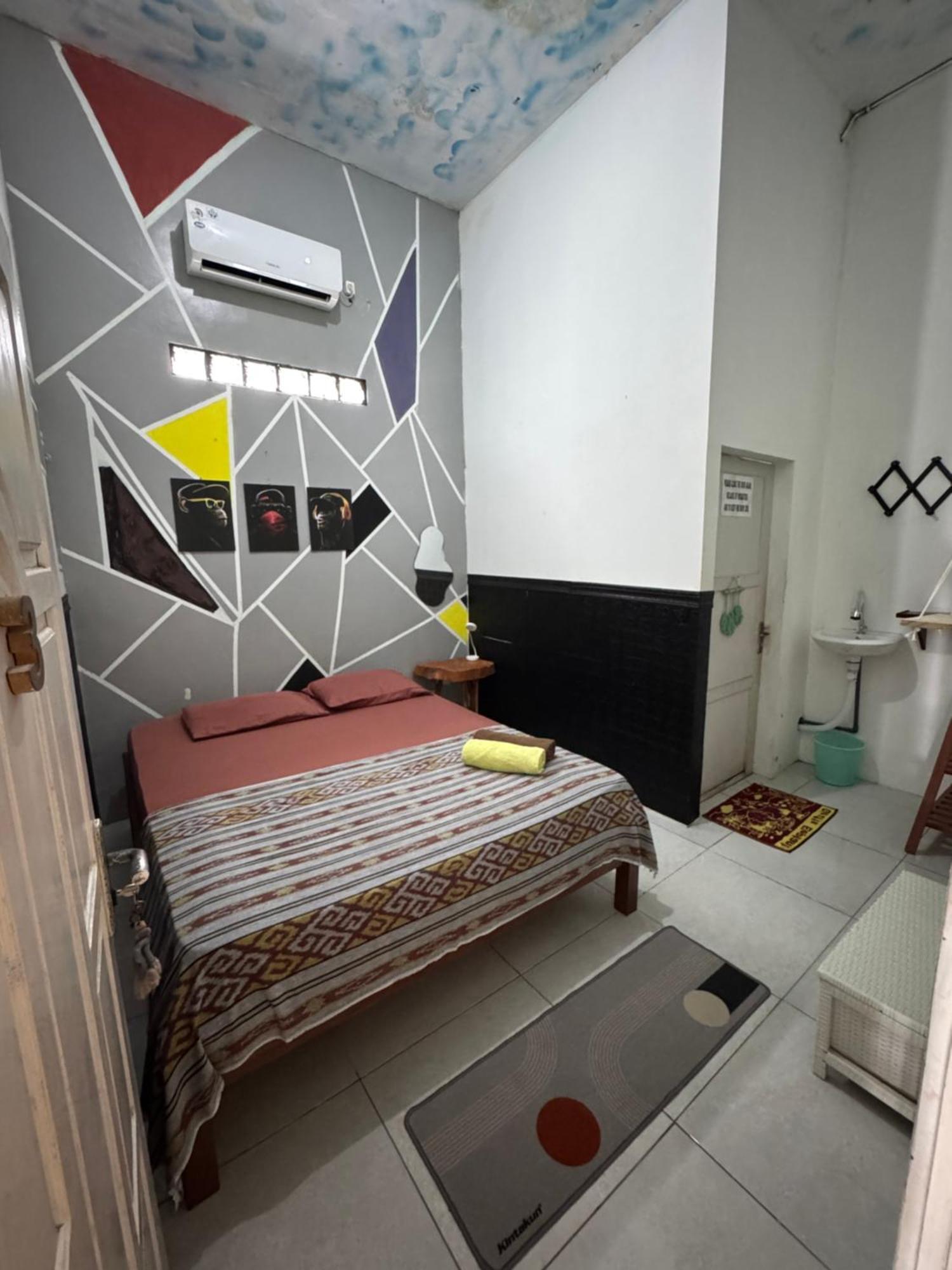 Loyal Friend Hostel Karimunjawa Esterno foto
