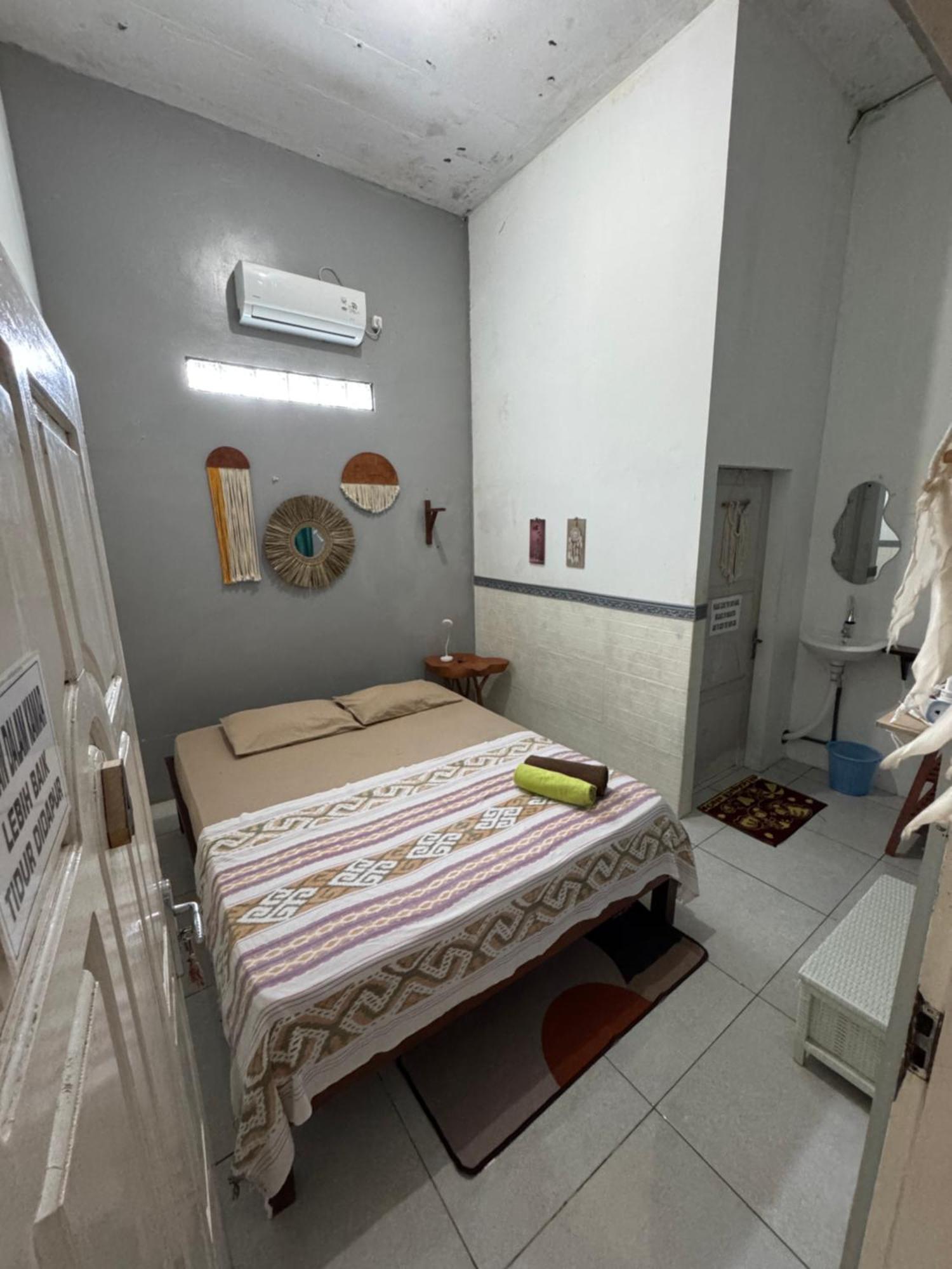 Loyal Friend Hostel Karimunjawa Esterno foto